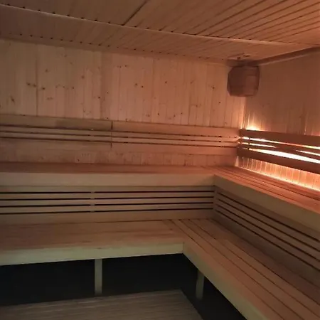 Z Basenem I Sauna *